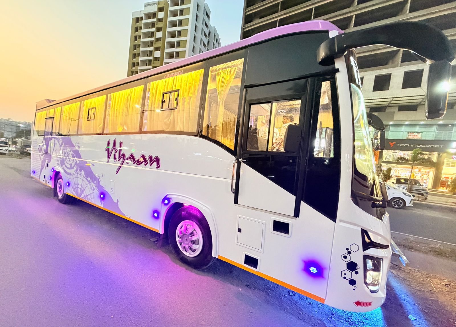 Bus and tempo traveller image