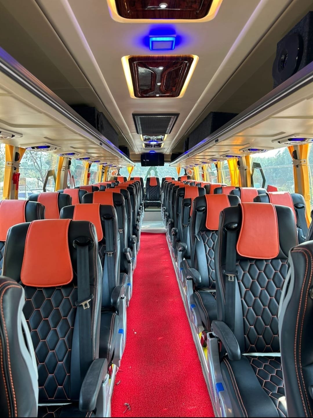 Bus and tempo traveller image