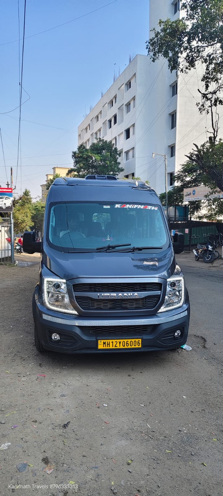 Bus and tempo traveller image