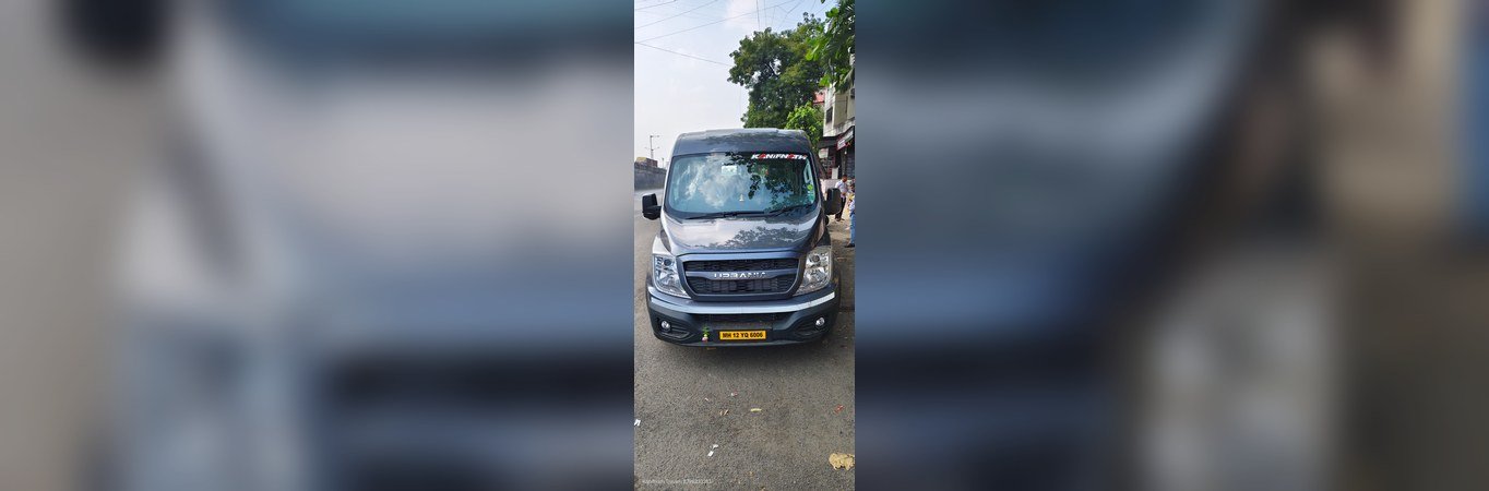 Bus and tempo traveller image